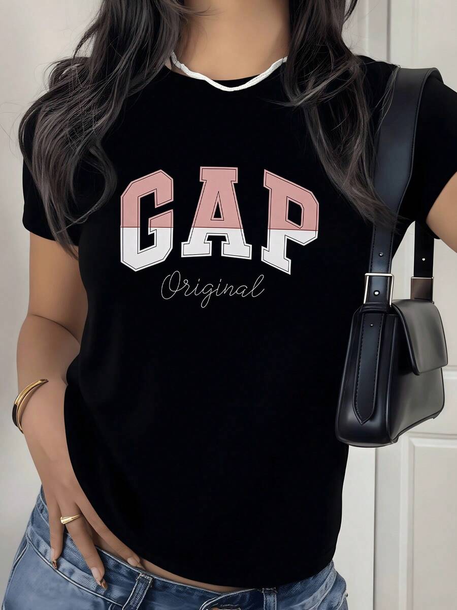 Letras grandes en tono rosado y blanco que representan fuerza y confianza femenina acompañadas del texto original con estilo juvenil y moderno camiseta de mujer casual cómoda para diario - Negro - Ver 1