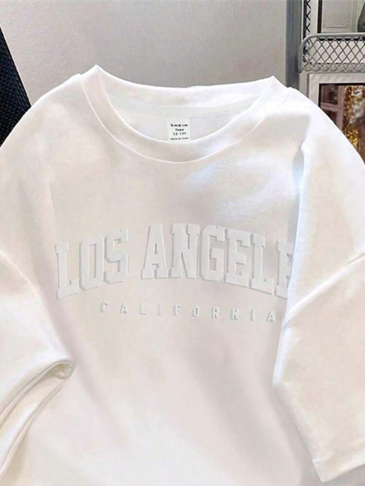 Loose-Fitting Short-Sleeved T-Shirt With A Round Neck, Featuring A 3D Embossed Graphic Print In English, In A Minimalist And Casual Style, Plus Size - 白色的 - 查看 3