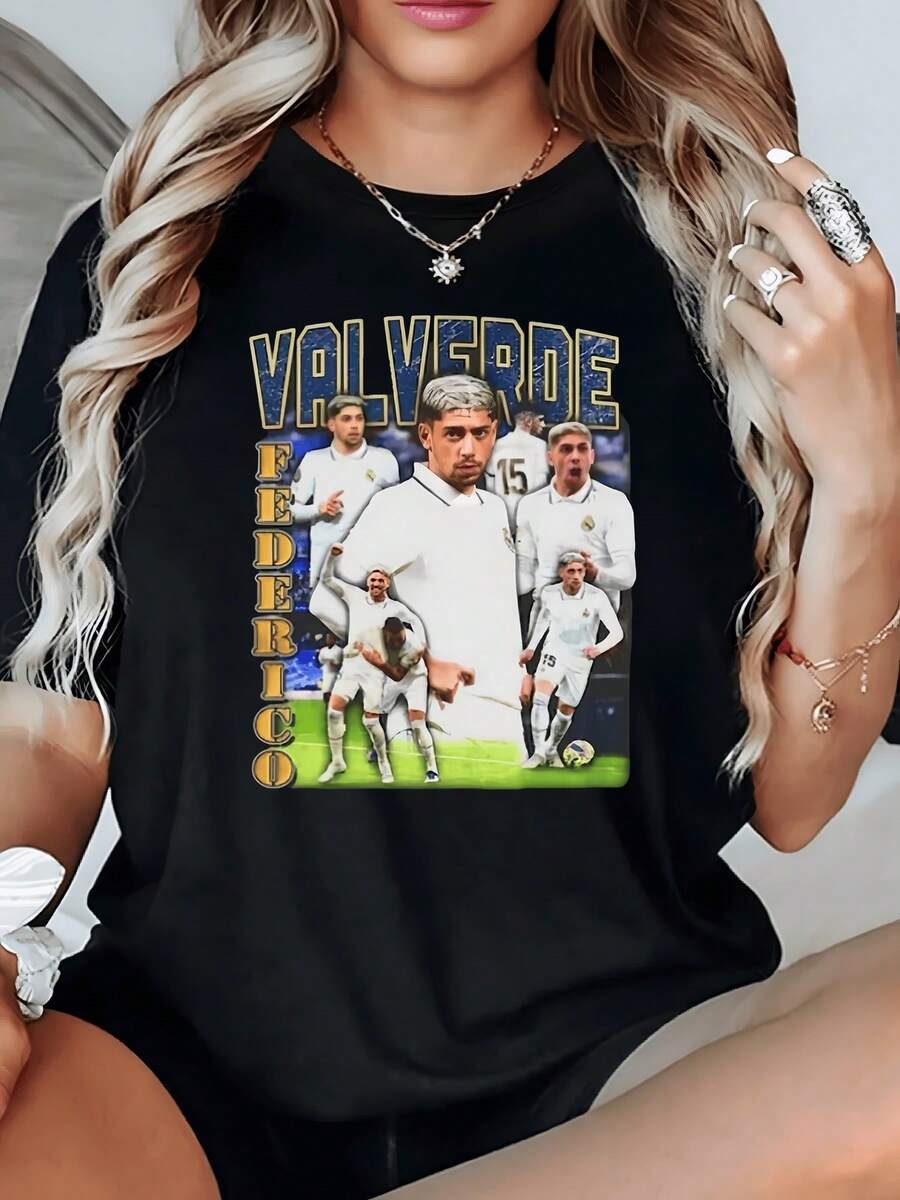 Players Celebrating A Goal On A Lit Field Showing Passion, Teamwork, And Inspiring Sportsmanship. Ideal For Female Football Fans. Comfortable, Modern Casual Women's T-Shirt. - 黑色 - 查看 1