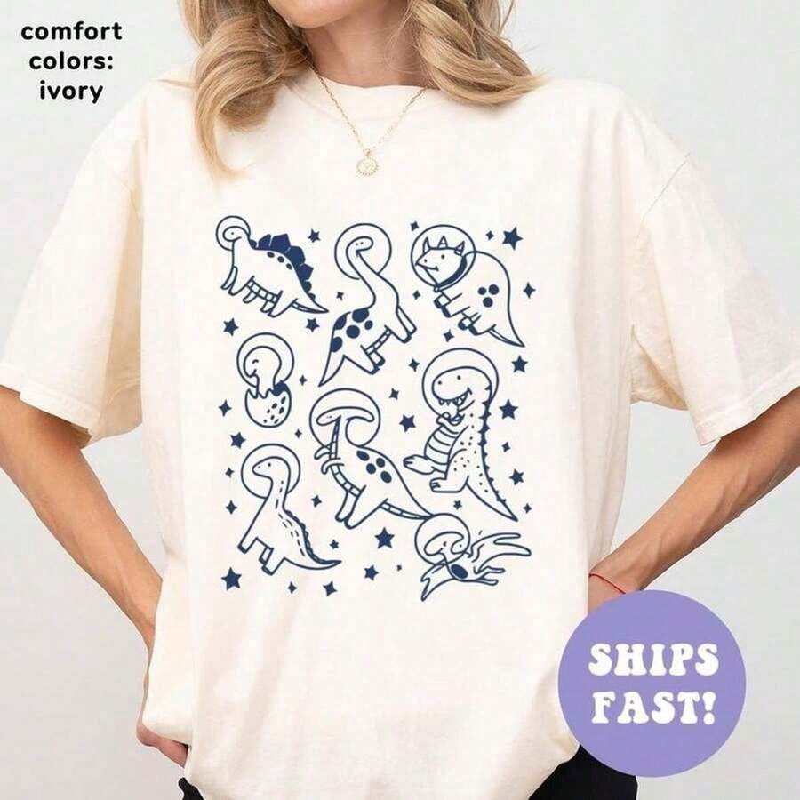 100% Pure Cotton, Breathable And Gentle On The Skin. Classic Crew Neck Design, Slim Fit, And Flattering For All Body Types. Fashionable Print With A Minimalist Style And High-Quality Finish. Unisex Design Perfect For Matching Outfits, Ideal For Everyday Wear, Dates, Leisure, And Streetwear – Versatile And Timeless. - 白色 - 查看 1