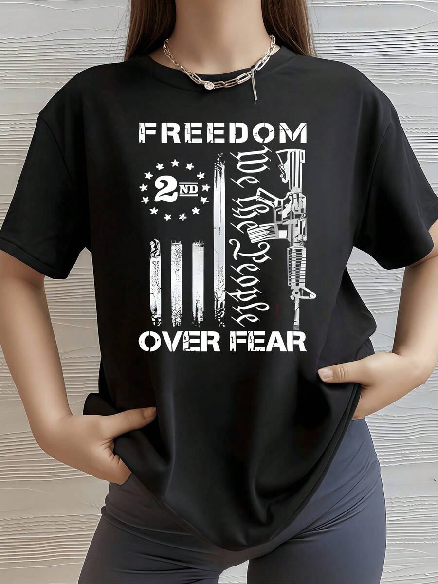 Patriotic Symbols With Bold Typography Evoke The Values Of Freedom And National Unity, Inspiring Pride And Independence In Every Detail. A Comfortable, Modern, And Casual Women's T-Shirt. - 黑色 - 查看 1