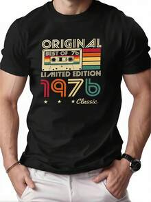 Men's Adult T-Shirt With A Modern And Fashionable Print Featuring A Vintage 1976 Tape And A Creative, Original Limited Edition Print. The Design Is Inspired By 70s Tape Music Culture And A Birthday Commemoration Theme. With A Crisp, Streamlined Cut, This Garment Creates A Clean And Vibrant Look. Its Relaxed Yet Flattering Silhouette Suits All Body Types, Offering A Style That Is Both Casual And Sophisticated. - 黑色 - 查看 6