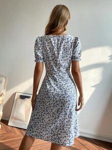 Vestido de manga corta con cuello cuadrado de estampado aleatorio para uso diario sencillo, atuendo de vacaciones y playa para mujeres - Azul y blanco - Ver 2