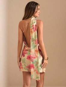 Vestido mini de satén elegante con hombros asimétricos y espalda descubierta en unicolor amarillo crema, vestido mini elegante con estampado, vestido mini sexy con espalda descubierta, vestido mini de satén amarillo con espalda descubierta, vest - Amarillo claro - Ver 3