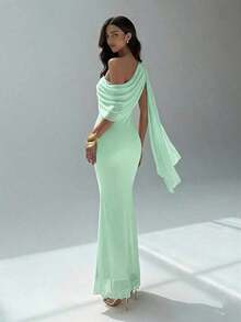 Vestido de mujer de unicolor con hombros asimétricos - verde menta - Ver 6