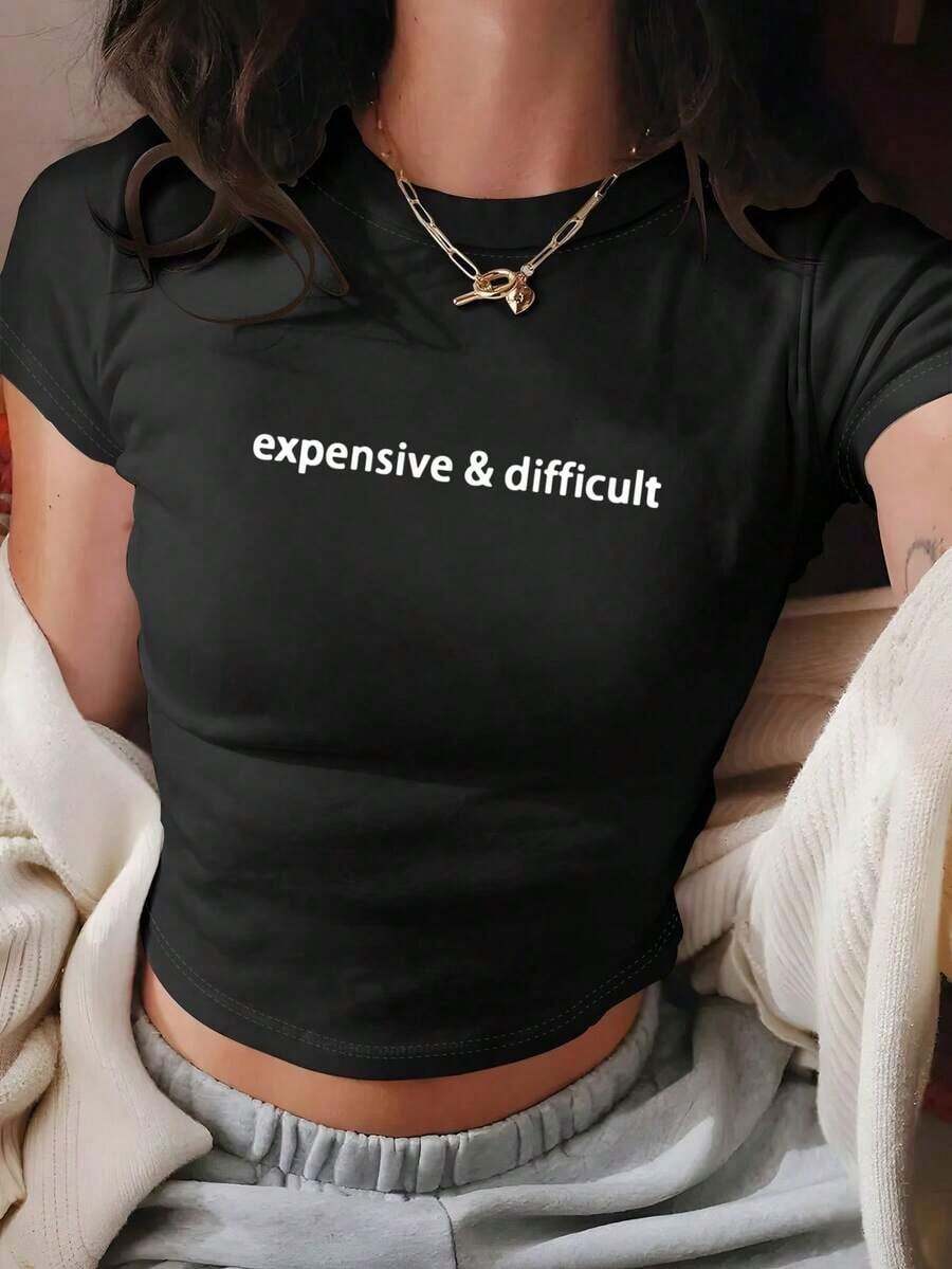 Camiseta corta roja de inspiración Y2K para mujer con estampado "Expensive & Difficult" - Manga corta, cintura alta, esencial para la moda casual de verano, ropa informal. | Estampado Divertido | Tela elástica, camiseta corta para mujer, diseño de cintura alta, top de manga corta, regalo perfecto para cumpleaños, Día de la Madre, Día de San Valentín. - Negro - Ver 1