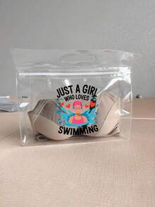Sac de toilette transparent et imperméable avec imprimé de fille de natation, convient pour ranger le shampoing, la lotion, les cosmétiques et autres articles de salle de bain. Offre une solution de rangement à la fois élégante et pratique pour les voyageurs, les employés de bureau, les étudiants et les passionnés de beauté. Polyvalent pour les voyages, la salle de sport, l'hôtel et l'organisation quotidienne de la salle de bain - Multicolore - Voir 15