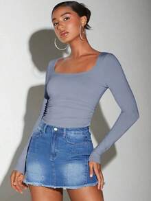 Camiseta crop de cuello cuadrado fruncido lateral - Niebla azul - Ver 3