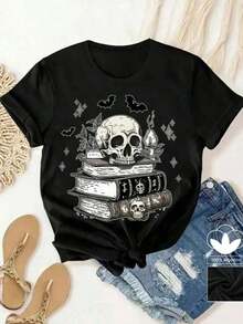 Mujer002 Camiseta de Mujer Casual Versátil  Cómodo y Elegante Camisa negra con diseño oscuro y misticismo: calavera, libros y batallas, ideal para amantes de lo extraño y la fantasía - Negro - Ver 1