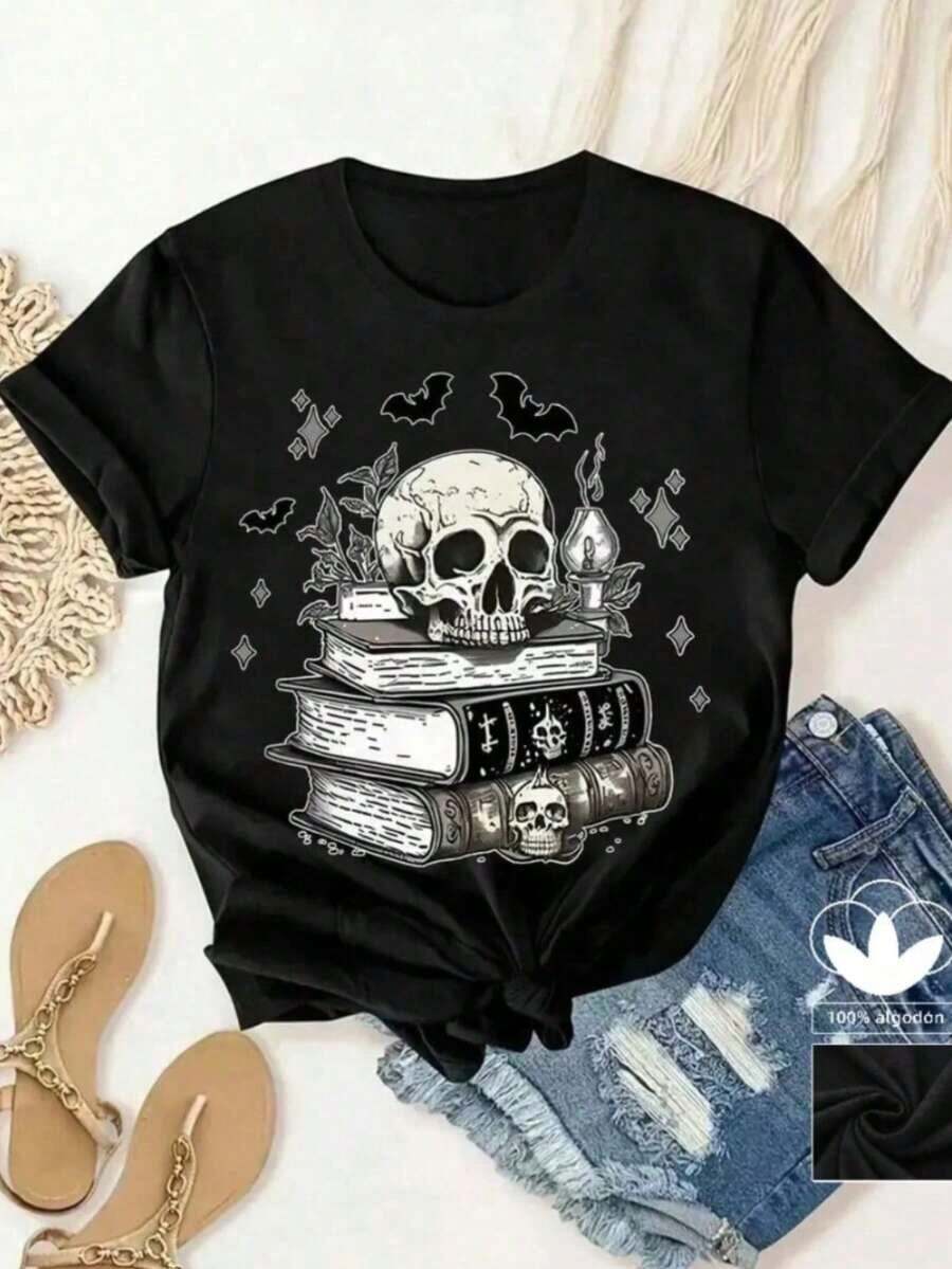 Mujer002 Camiseta de Mujer Casual Versátil Cómodo y Elegante Camisa negra con diseño oscuro y misticismo: calavera, libros y batallas, ideal para amantes de lo extraño y la fantasía - Negro - Ver 1