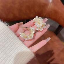 JOJELOO 1Pair White Shell Flower Earrings, Gold Plated With Sparkling Rhinestone, Delicate Floral Studs For Women, Great For Wedding & Daily Wear - Earrings - View 5
