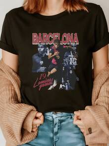 Players In Motion, Bearing The Name Of A Famous City, Represent The Passion And Energy Of Football In Full Competition, Full Of Dynamism And Strength. A Modern Casual Women's T-Shirt For Sports Fans. - 黑色 - 查看 8