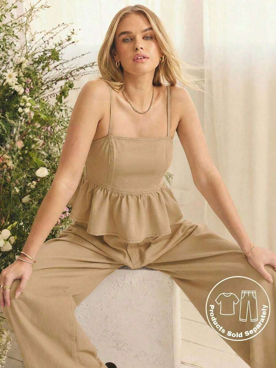 Conjunto de verano para mujer con top casual de tela de mezclilla suave, con tirantes de espagueti, bajo con volantes, ajustado al busto y silueta fluida - Caqui - Ver 1