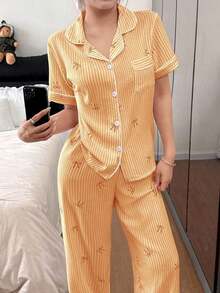 Conjunto de pijama para mujer con estampado de lazo a rayas en rosa, de manga corta y cuello solapa - Amarillo - Ver 1