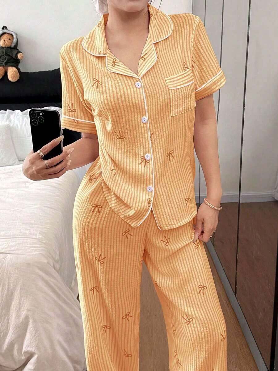 Conjunto de pijama para mujer con estampado de lazo a rayas en rosa, de manga corta y cuello solapa - Amarillo - Ver 1