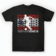Football Is Everything - Atlético Madrid Attack Retro T-Shirt unisex de la de algodón puro de alta densidad de 220 g. C-AmiS-eta uniS-ex 100 % aL-Godón de - Tejido de alta densidad. Apta para todo tipo de perS-onas, ya sean mujeres o hombres. Tejido duradero de alta C-Alidad apto para todas las estaciones, suave al tacto pero duradero. Tops transpirables. Conjuntos de otoño para mujer. Conjuntos de vaC-Aciones para mujer. Disfraz de Halloween para mujer. - Negro - Ver 6