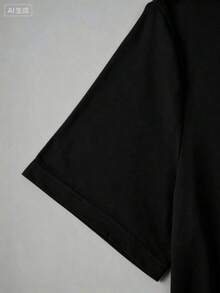 1 Camiseta Negra con Estampado Retro 'Cerveza Modelo' de OVNI Abducido por un Toro en un Desierto con Cactus y Texto Atrevido, Estética Vintage Desgastada, Ropa de Primavera Verano para Hombres y Mujeres, Corte Regular, Manga Corta - Negro - Ver 2