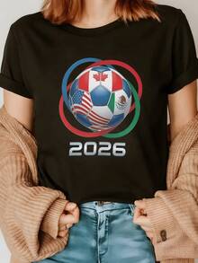 Soccer Ball With Flags Of Mexico, The United States, And Canada Symbolizing Sporting Unity Towards 2026, Ideal For Soccer Fans. Women's Casual, Modern, And Comfortable T-Shirt. - 黑色 - 查看 1