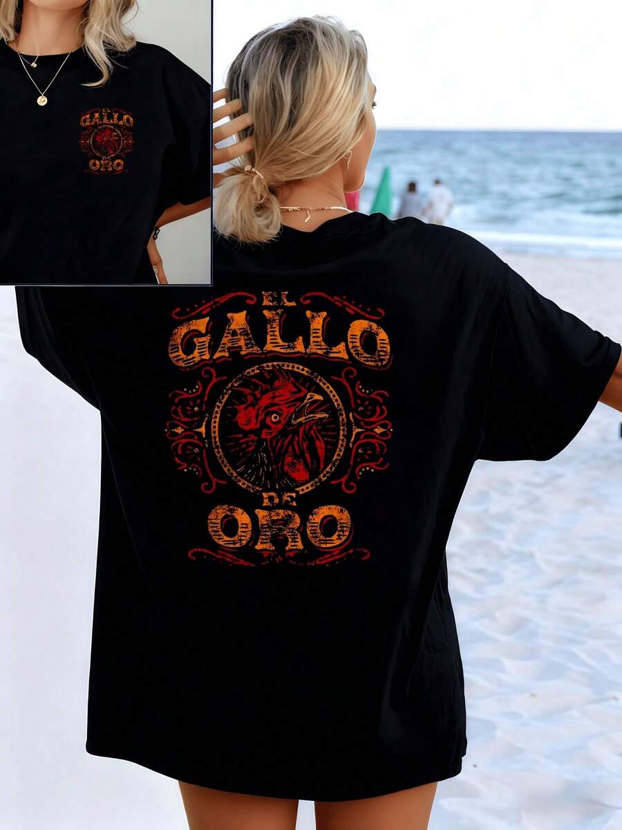 A Majestic Rooster Figure In Golden Tones Symbolizes Strength, Courage, And Prosperity, Surrounded By Baroque Details That Convey Positive Energy. Women's T-Shirt With A Modern And Casual Double Print - 黑色 - 查看 1