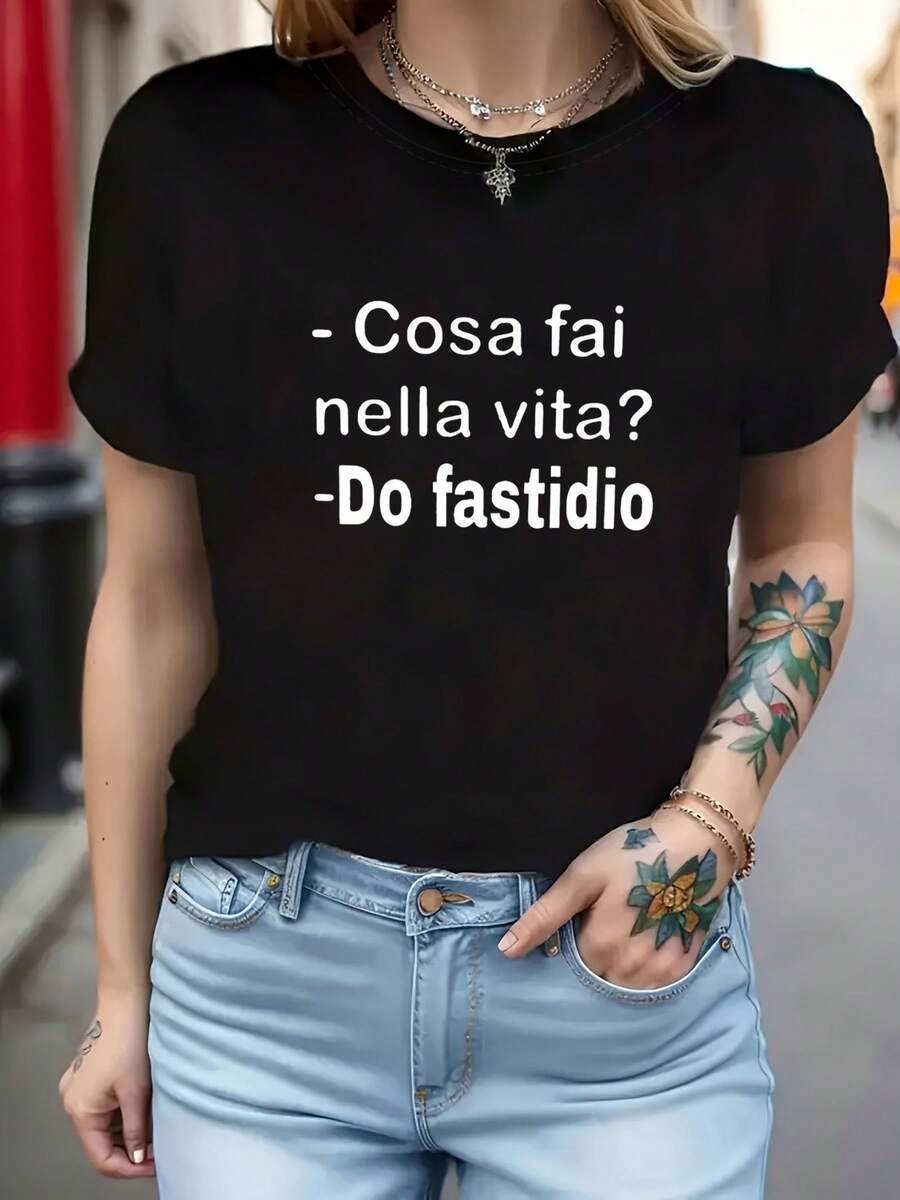 Women's Casual Short-Sleeved T-Shirt, Ideal For Summer Holidays, With The Italian Print "Cosa Fai Nella Vita Do Fastidio" (What Are You Doing In Life? I'm Causing Trouble). Women's Short-Sleeved Crew Neck T-Shirt, Ideal For Spring-Summer. - 黑色 - 查看 1