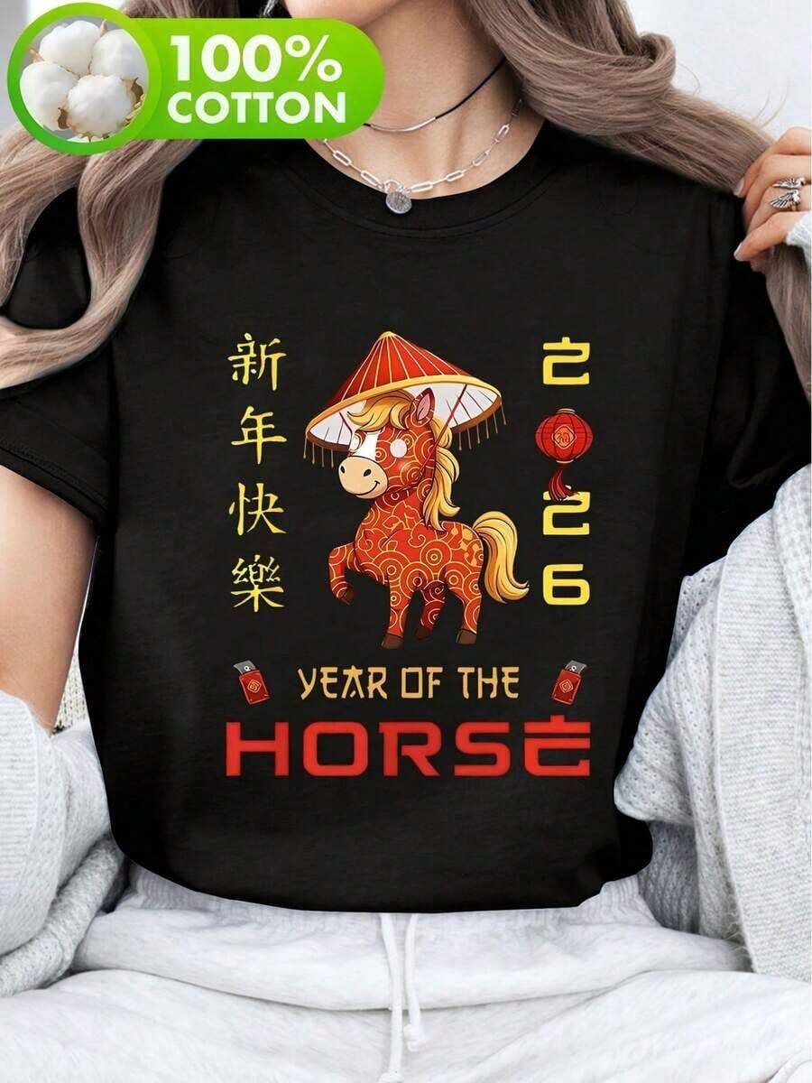 Vintage Fashion Cartoon Horde With Printed Clothes And Conical Hat | "YEAR OF THE HORE" 2026 Crew Neck T-Shirt With New Year's Print, Comfortable Fit, High Quality Fabric, Size XX - 黑色 - 查看 1