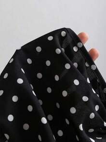Blusa con cuello de halter, espalda descubierta, cintura ceñida y bajo asimétrico con lunares en blanco y negro.Elegante para ir al trabajo, vacaciones, playa, casual, citas.Versátil para mujeres en verano - Negro - Ver 8
