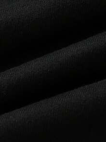 Una camiseta con un estampado de auriculares azules y letras rojas, diseñada en estilo Y2K, ideal para mujeres como top casual, con cuello redondo y mangas cortas para el verano. - Negro - Ver 3
