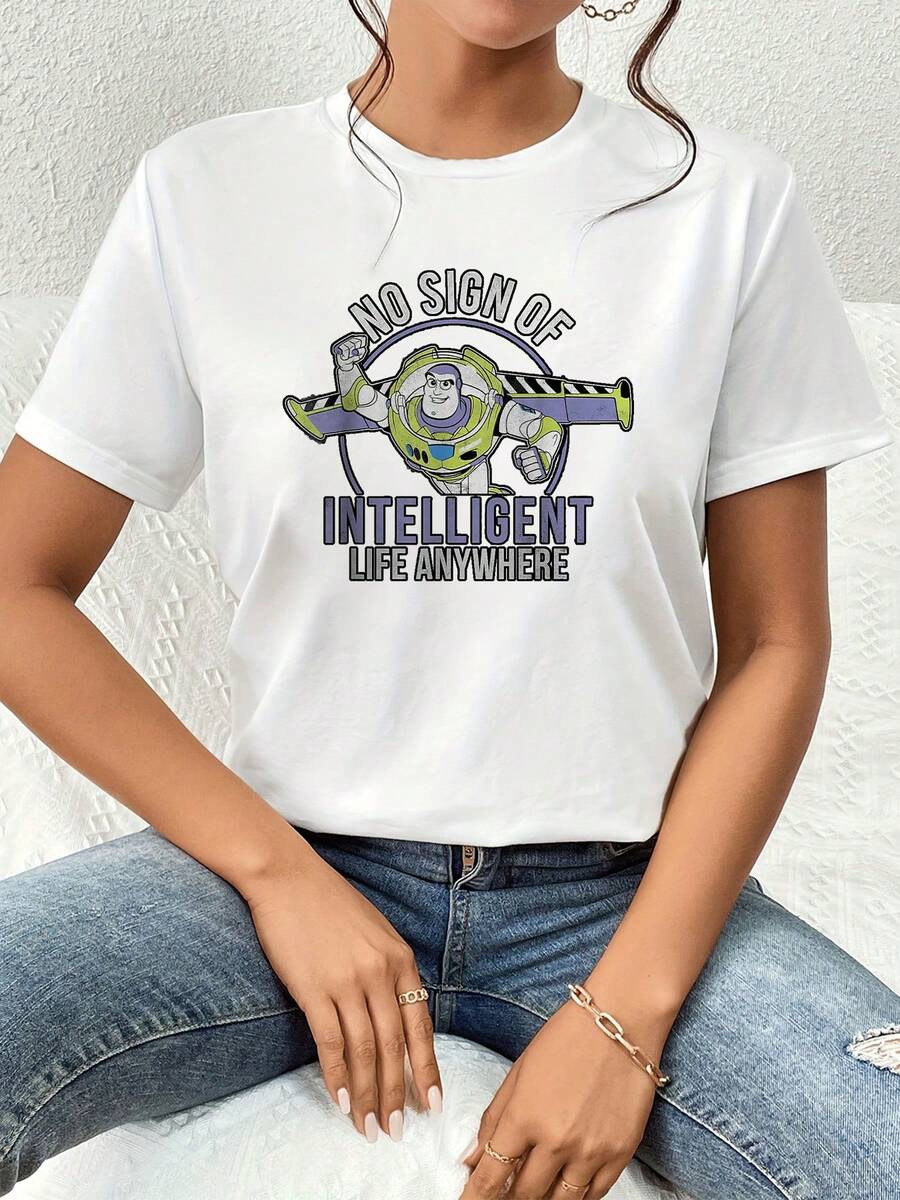 Gráfico divertido que muestra a un valiente explorador espacial levantando el puño con la frase humorística No sign of intelligent life anywhere" representando una actitud casual y sarcástica camiseta de mujer cómoda y moderna para uso diario - Blanco - Ver 1
