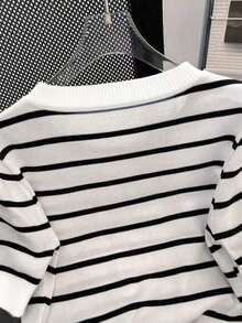 Camiseta de punto de manga corta a rayas de verano para mujer, nueva blusa casual versátil y elegante - Blanco - Ver 4