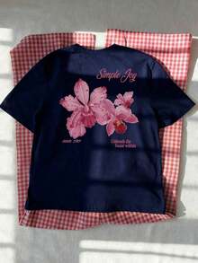 This Women's Crew Neck T-Shirt With A Colorful Floral And Letter Print Is  And Versatile For Summer. The Graphic Tee Comes In White And Pink, Suitable For Vacation Wear. Casual Black - 藏蓝色 - 查看 7