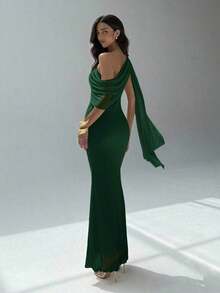 Vestido de mujer de unicolor con hombros asimétricos - Verde Oscuro - Ver 6