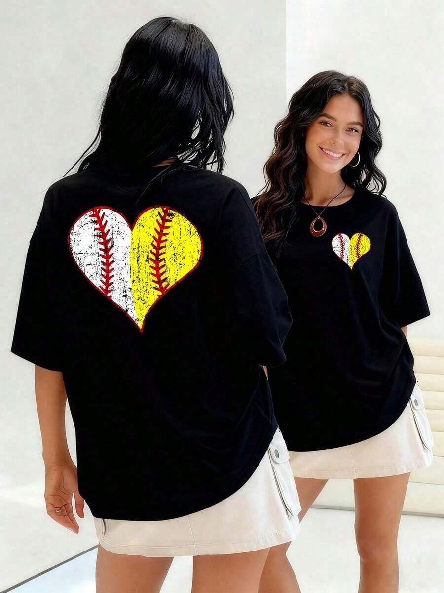 Baseball And Softball Heart Design With A Distressed Finish Combines Sports Passion With A Vintage Touch. This Women's T-Shirt, Made Of 100% Cotton, Lets You Show Your Love For Sports With A Unique Design That Captures The Essence Of The Game. Suitable For Spring, Summer, And Fall. - 黑色 - 查看 1