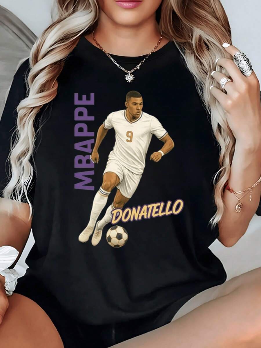 A Sporty Figure Symbolizing Energy, Passion, And Movement, With Vibrant Colors That Convey Dynamism And A Love For The Game. A Modern, Casual Women's T-Shirt, Ideal For Pairing With Jeans Or Shorts. - 黑色 - 查看 1