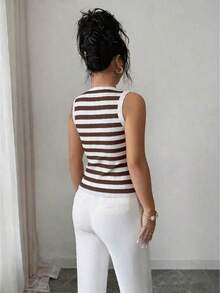 Top de tirantes ajustado y acanalado elegante para mujer, en negro y blanco acanalado, adecuado para uso diario en primavera/verano - Marrón - Ver 2