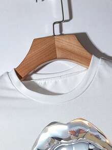 Camiseta casual de cuello redondo ajustada y corta con estampado de labios grandes en plata - Blanco - Ver 3