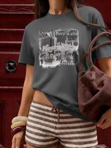 Camiseta de mujer de manga corta, de corte holgado, con cuello redondo y estampado de eslogan, nueva para el verano. Prenda de vestir de moda para uso diario, adecuada para ocasiones casuales y de vacaciones. - Gris Oscuro - Ver 10