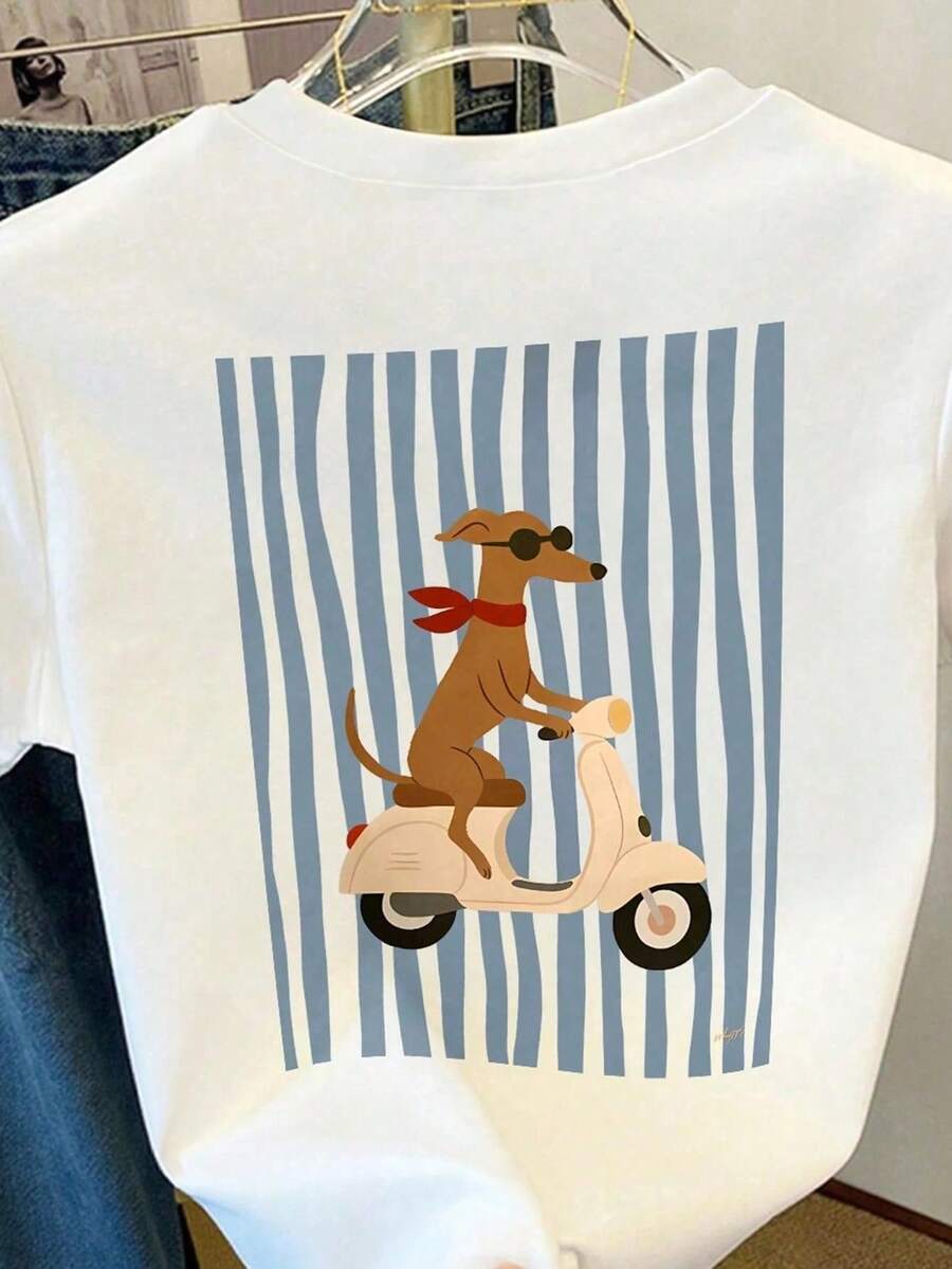 Women's Short-Sleeved T-Shirt With A Dachshund On A Scooter Print, Ideal For Everyday Wear, Casual Outings, Weekend Activities, And Vacations. Features A Crew Neck, Is Made Of Polyester, And Has A Casual And Cool Style, Perfect For Spring And Summer. Shipping Available In Mexico. - 白色 - 查看 1