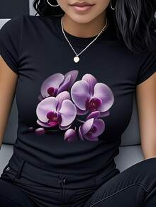 Camiseta de mujer de algodón puro, estilo casual holgado, con estampado de orquídeas violetas, manga corta y cuello redondo, diseño floral elegante y suave, estilo natural y fresco, adecuada para uso diario casual en primavera y verano, resalta el encanto femenino, perfecta para conjuntos de amistad, viajes y vacaciones, regalo de vacaciones, sorpresa de cumpleaños, regalo para el Día de la Madre. - Negro - Ver 1
