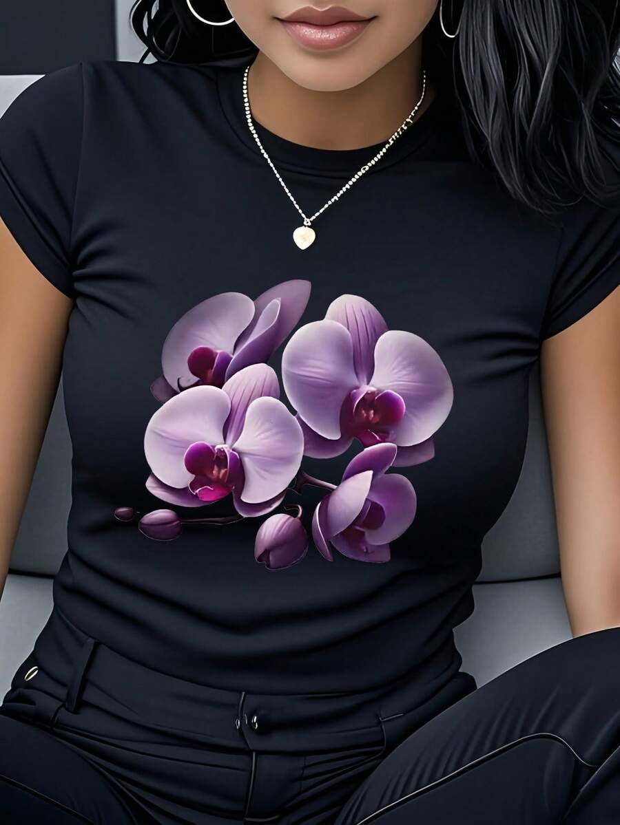 Camiseta de mujer de algodón puro, estilo casual holgado, con estampado de orquídeas violetas, manga corta y cuello redondo, diseño floral elegante y suave, estilo natural y fresco, adecuada para uso diario casual en primavera y verano, resalta el encanto femenino, perfecta para conjuntos de amistad, viajes y vacaciones, regalo de vacaciones, sorpresa de cumpleaños, regalo para el Día de la Madre. - Negro - Ver 1