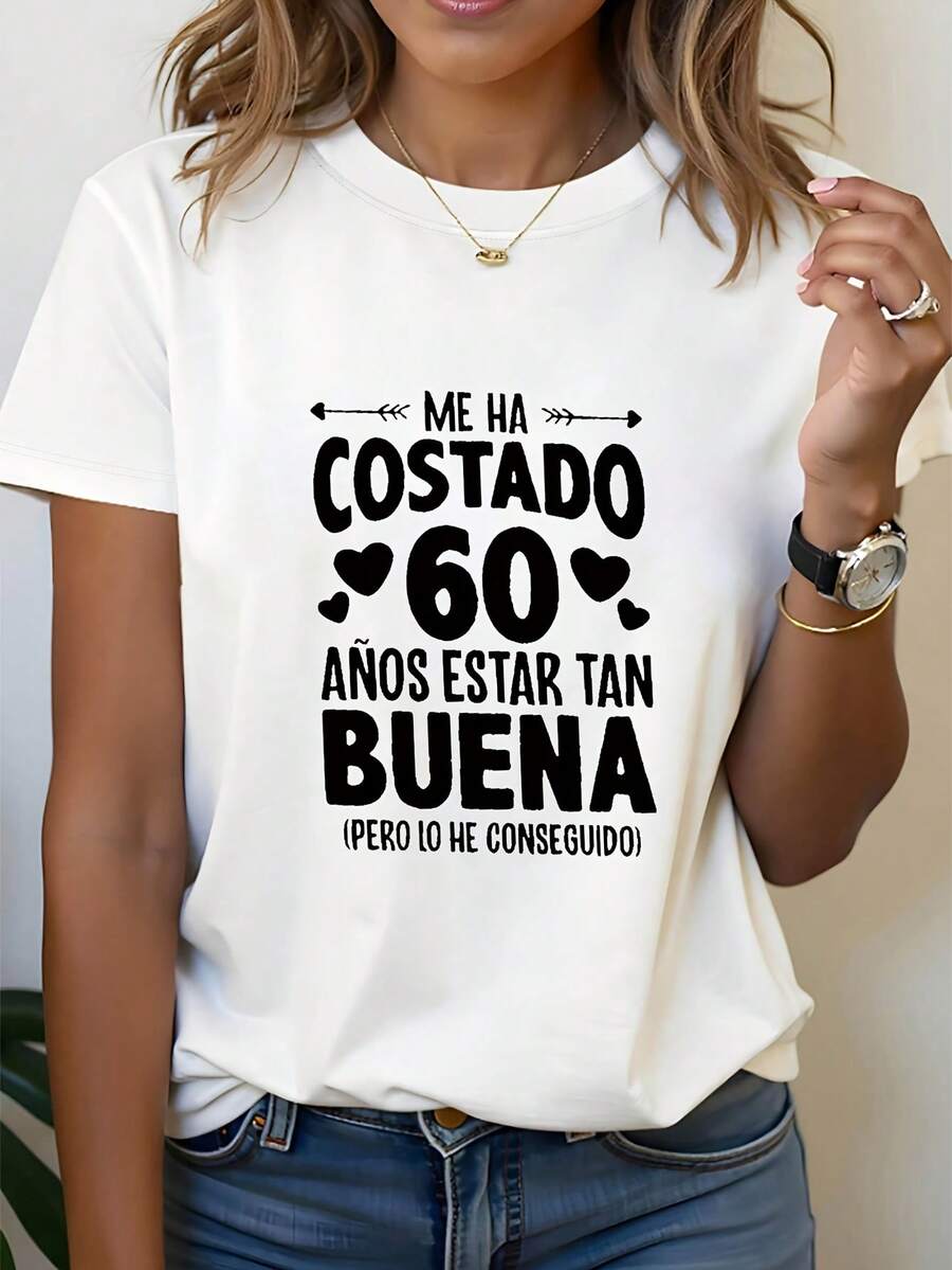 Nueva Camiseta de Moda para Mujer con Cuello Redondo, Diseño Estampado: ME HA COSTADO 60 AÑOS ESTAR TAN BUENA (PERO LO HE CONSEGUIDO). Estampado en español: Me tomó 60 años ser tan buena (pero lo logré). Camiseta de manga corta con cuello redondo para mujer, estilo básico universal, diseño versátil listo para el verano.