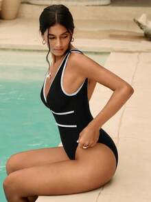 Traje de baño de una pieza con escote en V profundo y espalda en U, en blanco y negro, elegante y sexy para mujeres en vacaciones de primavera - Blanco y Negro - Ver 5
