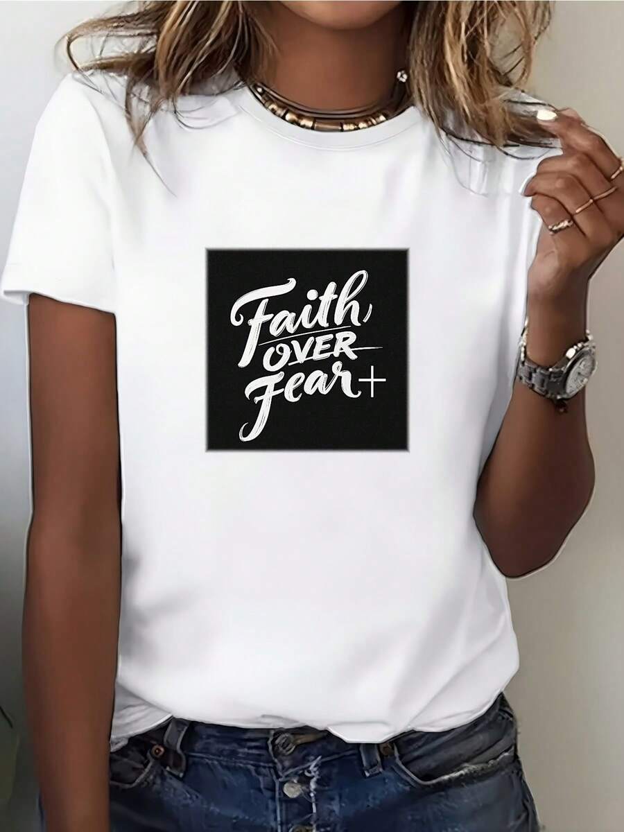 Camiseta Inspiradora para Mujer "Fe por Encima del Miedo" - Regalo Ideal de Verano para Familiares, Amigos y Actividades de Team Building - Diseño Patriótico, Perfecto para Celebraciones del Día de la Independencia - Blanco - Ver 1