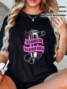 Camiseta gráfica para mujer con estampado de barbería - Soy una barbera en un mundo de barberías, 95% poliéster, 5% spandex, alta elasticidad, cuello redondo, manga corta, lavable a máquina, cómoda, para primavera, verano y otoño, accesorios de barbería, moda estacional - Negro - Ver 1