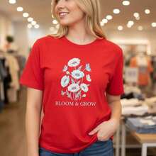 Camiseta de algodón para mujer con estampado de girasoles y mariposas, cuello redondo, manga corta, estilo casual, corte holgado, camiseta básica, camiseta gráfica de moda de verano, ropa casual suave y cómoda, diseño inspirado en la naturaleza, adecuada para primavera, verano y otoño. - Rojo - Ver 1