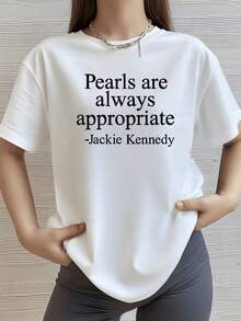 Frase inspiradora que celebra la elegancia atemporal de las perlas y la sofisticación femenina ideal para mujeres seguras y amantes de la moda moderna camiseta de mujer casual cómoda y atractiva para uso diario - Blanco - Ver 1