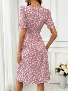 Vestido de manga corta con cuello cuadrado de estampado aleatorio para uso diario sencillo, atuendo de vacaciones y playa para mujeres - Rosa - Ver 2