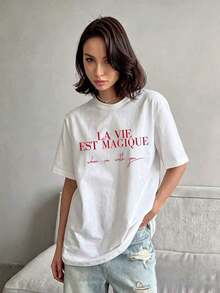 Camiseta Casual Premium para Mujer, Blanca con Estampado Gráfico, Cuello Redondo, Manga Corta con Hombros Caídos, Tejido de Punto, Largo Regular, Ecológica - Blanco - Ver 7