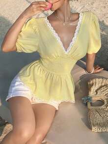 Blusa de mujer con pliegues, fruncido profundo y parches de encaje para vacaciones - Amarillo - Ver 4