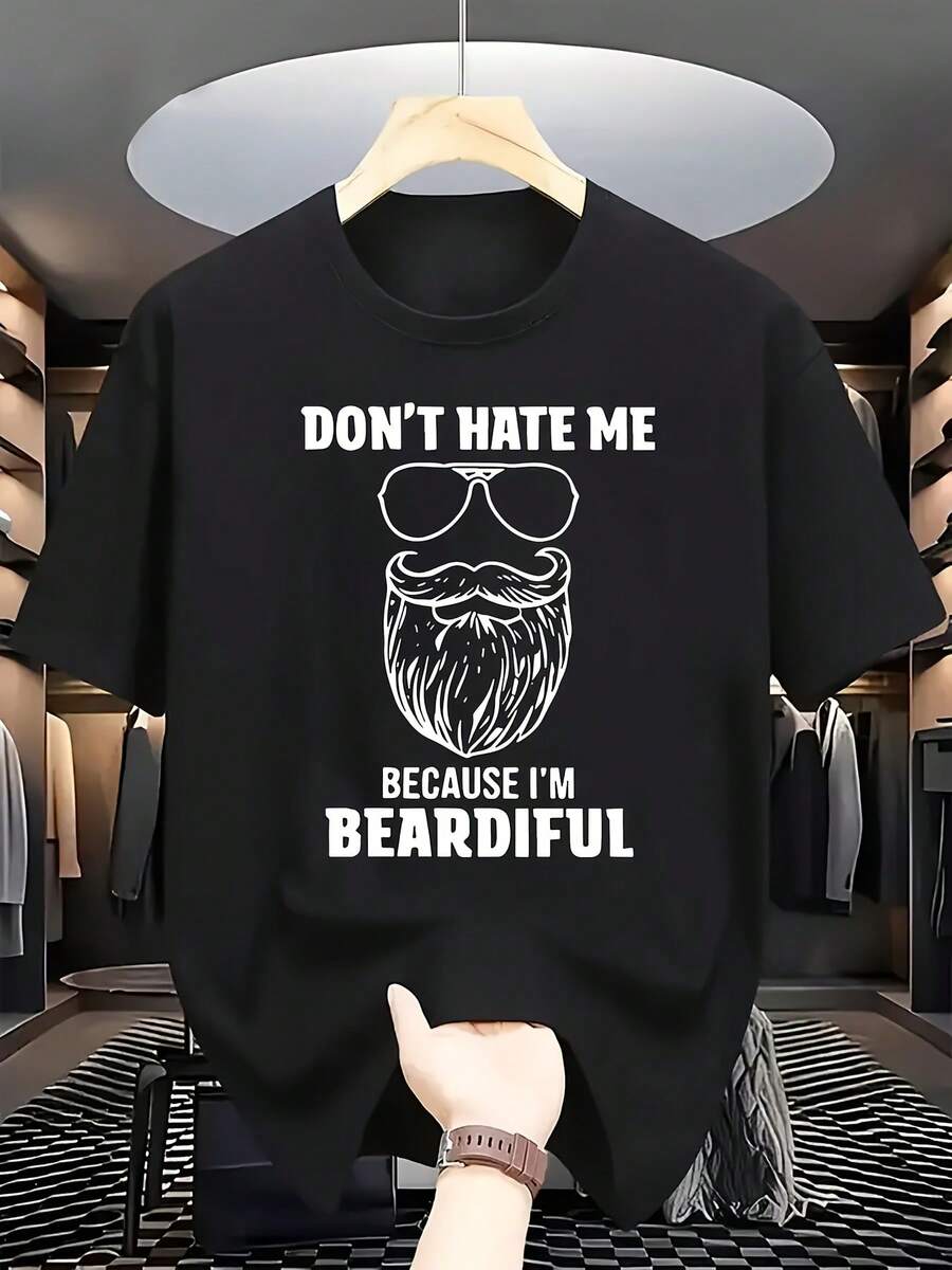 Short-Sleeved, Round-Neck T-Shirt With A Front Print That Reads "HE DOESN'T HATE ME BECAUSE I HAVE A BEARD" And A Graphic Of A Bearded Man Wearing Fashionable Glasses. The Overall Design Exudes A Humorous And Individualistic Style. - 黑色 - 查看 1