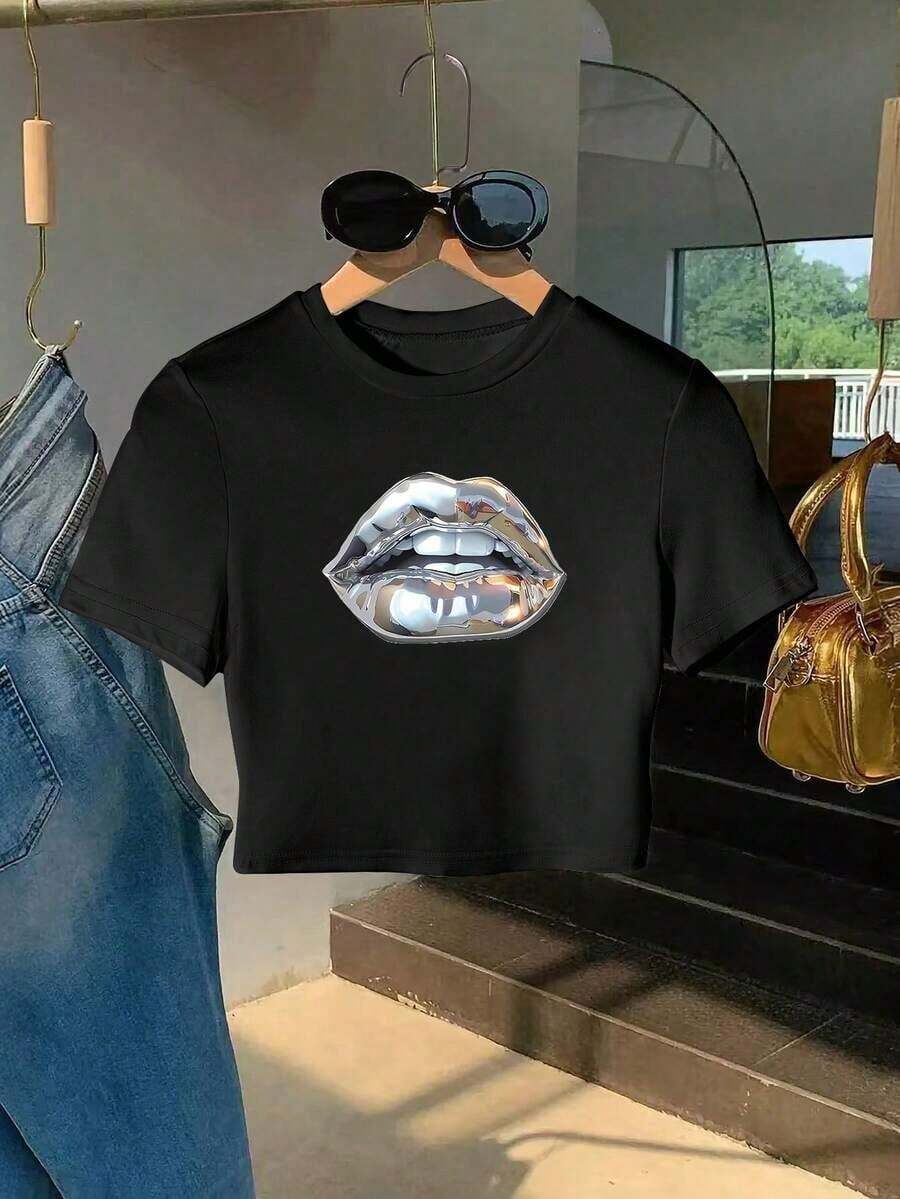 Camiseta casual de cuello redondo ajustada y corta con estampado de labios grandes en plata - Negro - Ver 1